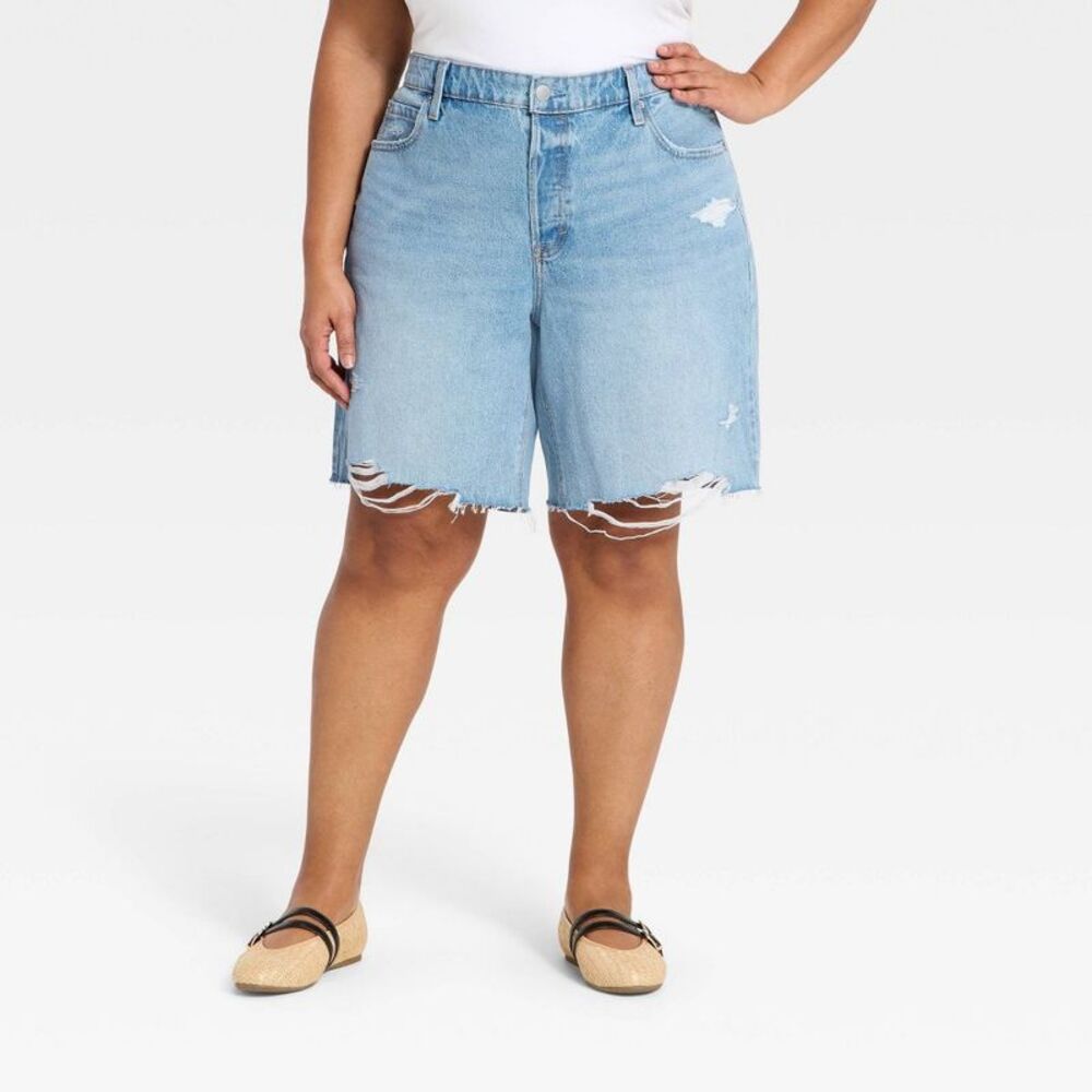 Women's Mid-Rise Bermuda Jeans Shorts - Universal Thread Light Wash 28